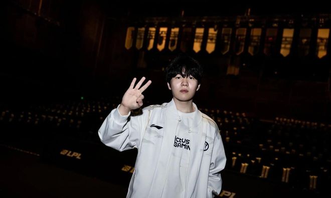 关于Rookie在IG比赛中比赛规则变更，表现优异引发热议！观众掌声雷动的信息-jiuyou网页登录