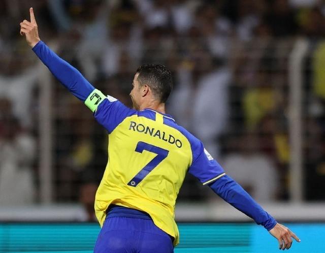  C罗迎来十赛季出色发挥，利物浦观众热烈欢呼！比赛高潮迭起-jiuyou网页登录