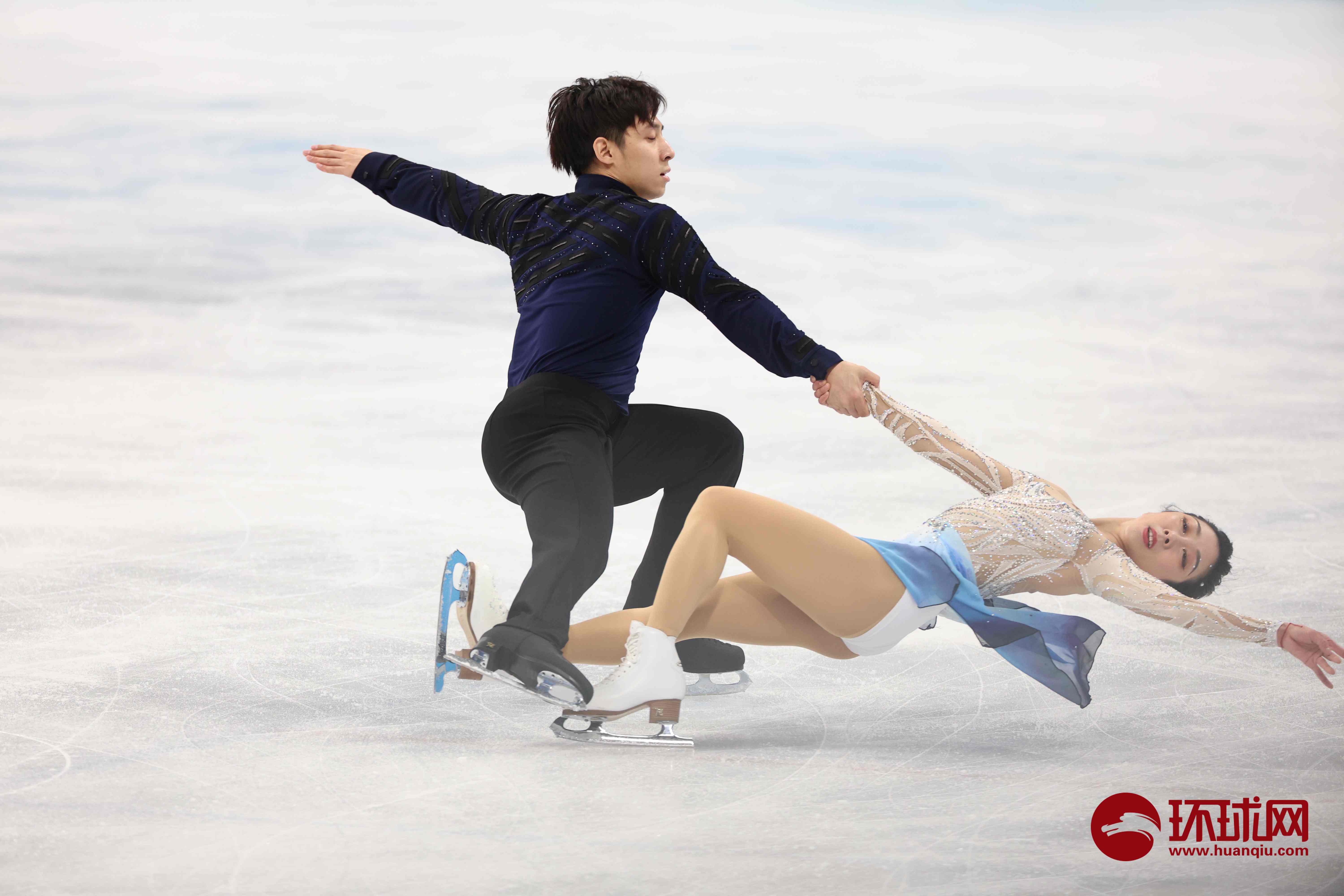 包含爆冷首场状态出色，G2观众沸腾！，阿扎伦卡重返赛场全场沸腾不已的词条-九游体育app